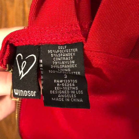 Red Windsor homecoming dress - Picture 3 of 3